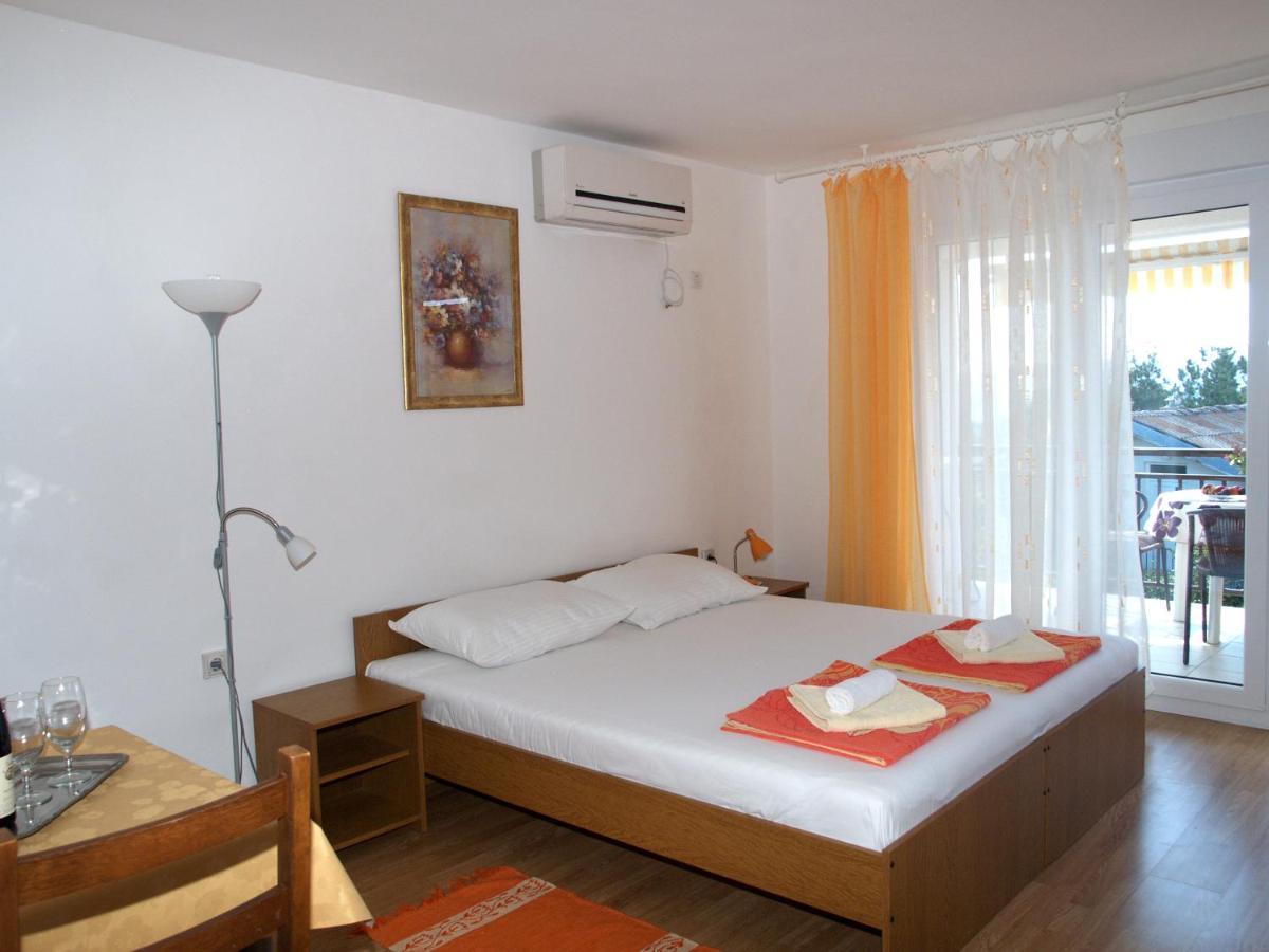 Apartments Antun Krk Island Esterno foto