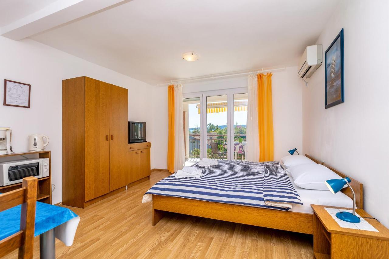 Apartments Antun Krk Island Esterno foto