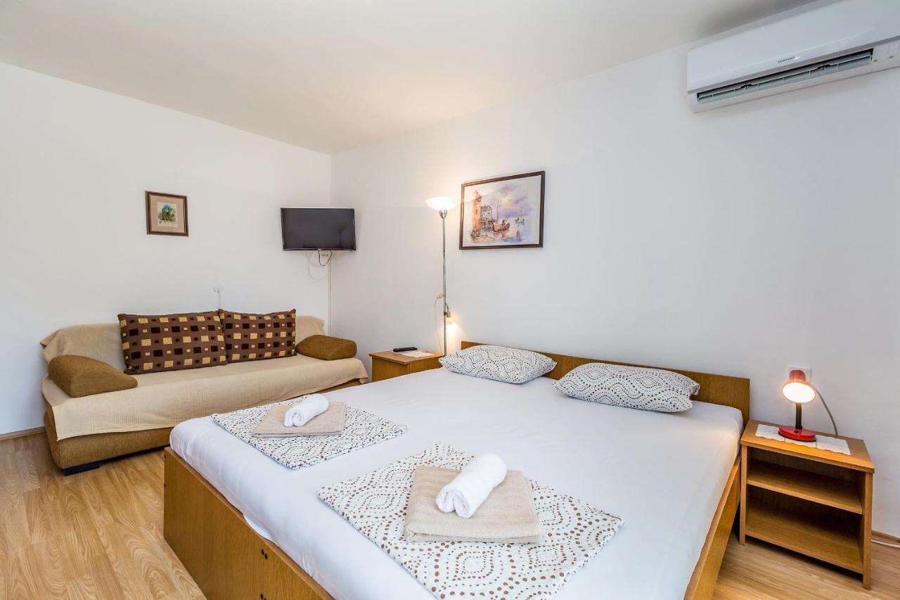Apartments Antun Krk Island Esterno foto